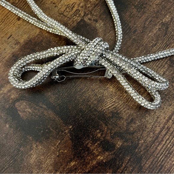 Untamed Petals "Park Avenue" Silver Bow Hair Clip - Picture 6 of 7